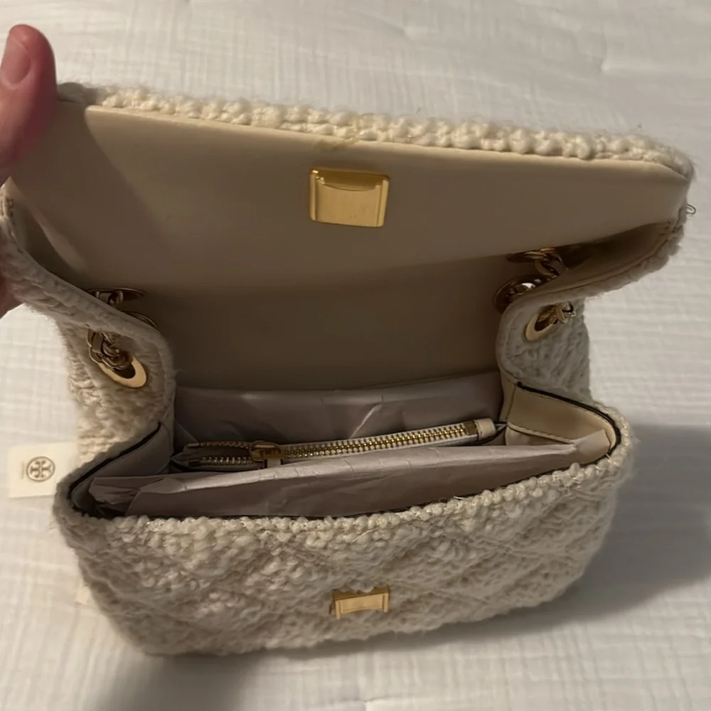Tory Burch Cream Shoulder Bag with Gold Chain - Picture 3 of 7